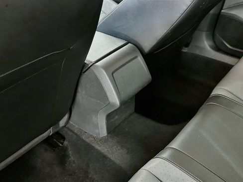 Used 2025 Volkswagen Jetta SE FWD image 29