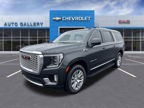 Used 2022 GMC Yukon XL Denali image 1
