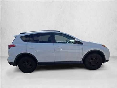 Used 2016 Toyota RAV4 LE FWD image 4