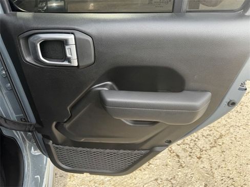 Certified 2024 Jeep Gladiator Sport image 16