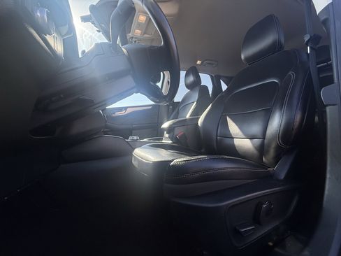 Used 2022 Ford Escape SEL image 19