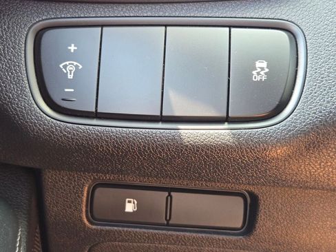 Used 2017 Kia Sorento LX w/ LX Convenience Package image 29