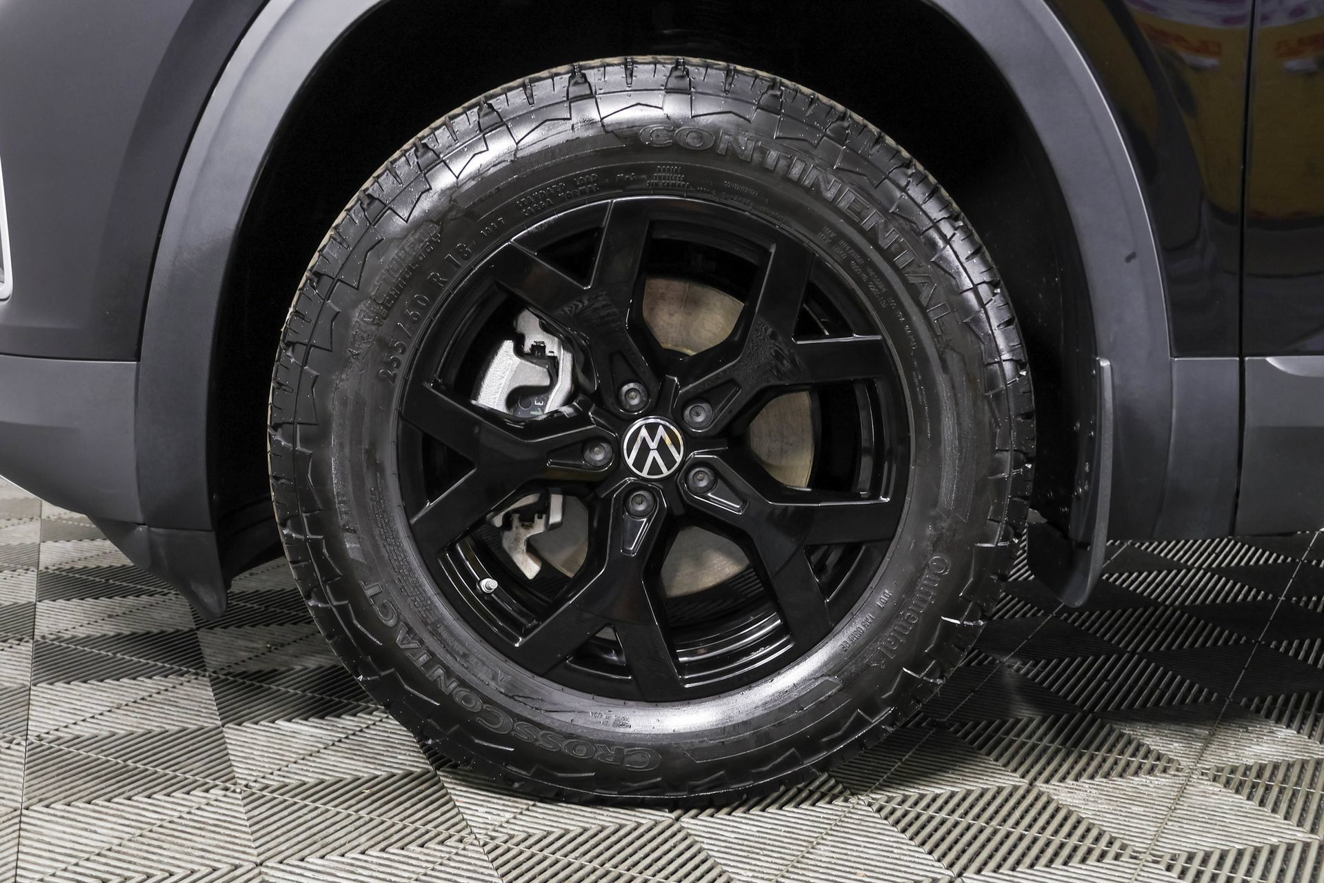 Used 2025 Volkswagen Atlas Peak Edition SE AWD/4WD image 22