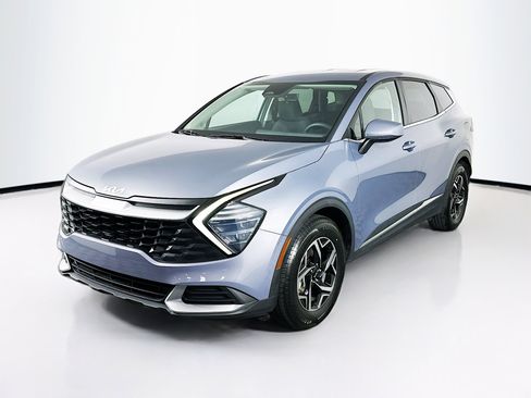 Used 2025 Kia Sportage LX image 3