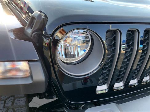 Used 2023 Jeep Gladiator Rubicon w/ Trailer Tow Package AWD/4WD image 28