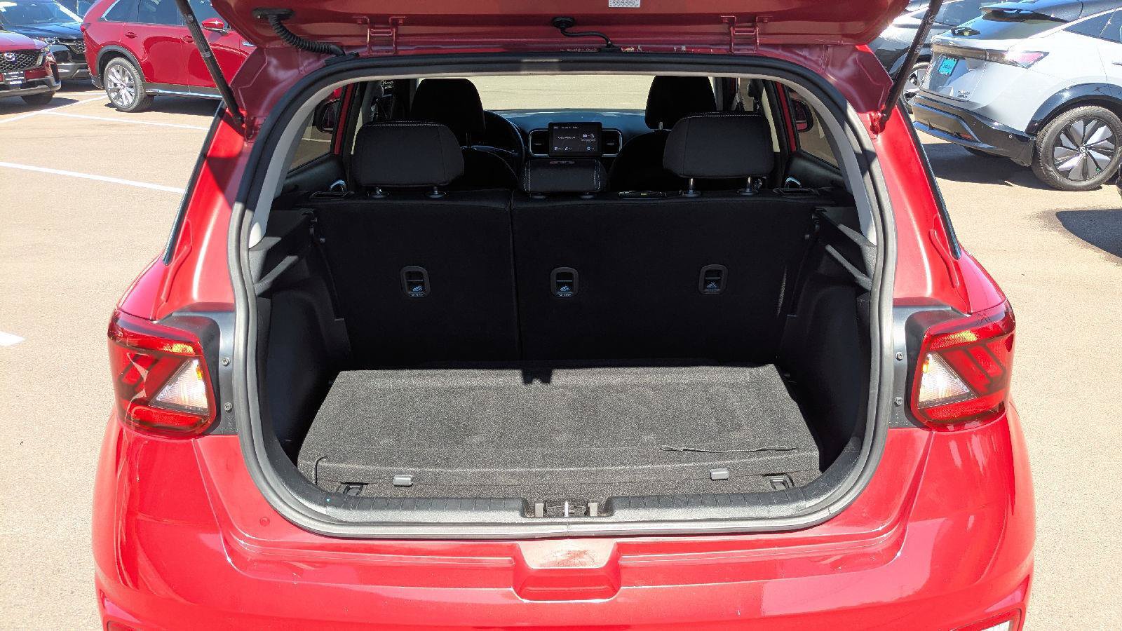 Used 2022 Hyundai Venue SEL FWD image 11
