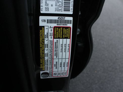 Used 2021 Toyota Tacoma TRD Off-Road w/ Technology Package AWD/4WD image 38