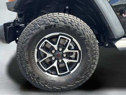 Used 2025 Jeep Gladiator Rubicon w/ Convenience Group AWD/4WD image 22