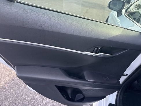 Used 2023 Toyota Camry SE w/ Convenience Package image 13