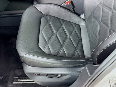 Used 2025 Volkswagen Atlas SE image 20