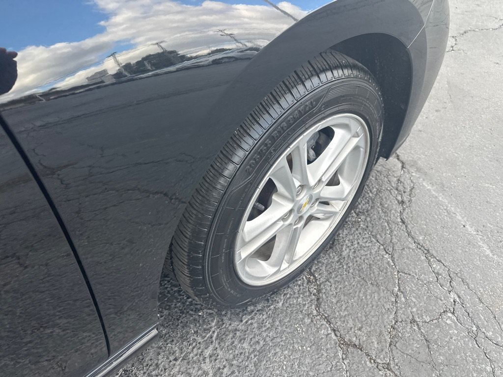 Used 2017 Chevrolet Cruze LT w/ RS Package FWD image 7