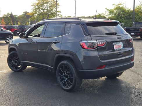 Certified 2024 Jeep Compass Latitude w/ Altitude Special Edition image 15