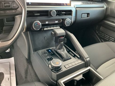 Used 2025 Toyota Tacoma TRD Sport AWD/4WD image 22