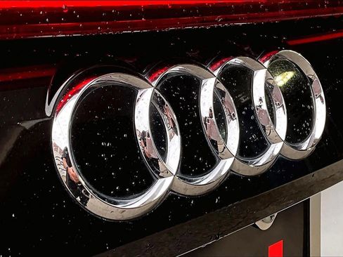 Used 2019 Audi Q8 Prestige w/ Luxury Package image 30