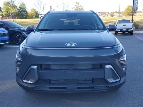 Used 2025 Hyundai Kona SEL image 2