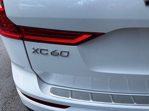 Used 2018 Volvo XC60 T5 Momentum w/ Vision Package image 15