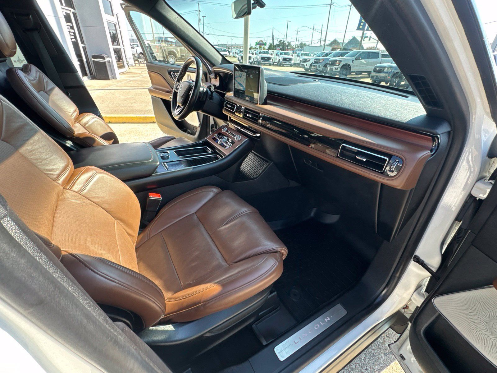 Used 2022 Lincoln Aviator Reserve w/ Equipment Group 201A AWD/4WD image 25