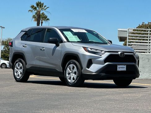 Used 2024 Toyota RAV4 LE AWD/4WD image 8