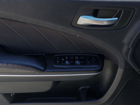 Used 2019 Dodge Charger SXT RWD image 25