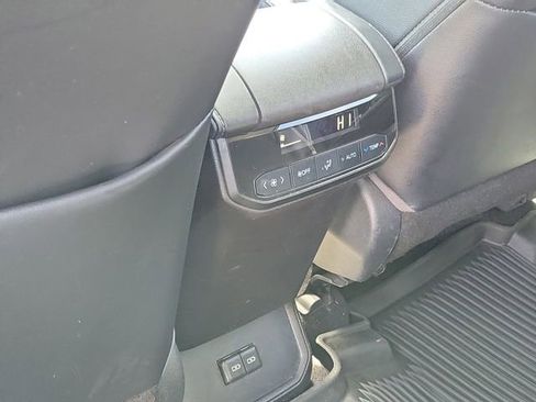 Used 2022 Toyota Highlander XLE AWD/4WD image 27