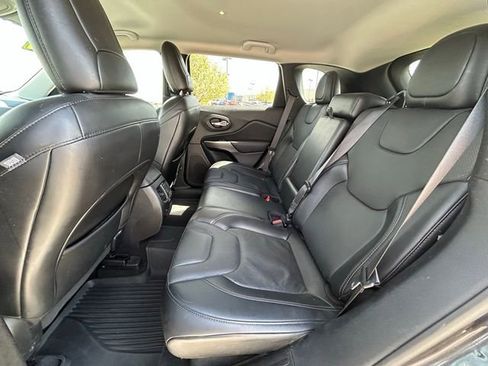 Used 2021 Jeep Cherokee Latitude Lux w/ Comfort/Convenience Group FWD image 26
