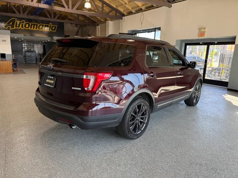 Used 2018 Ford Explorer XLT w/ Equipment Group 202A FWD image 7