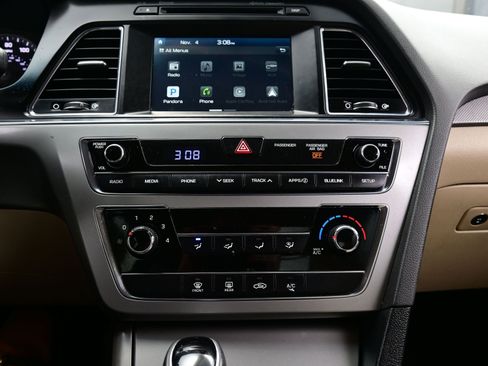 Used 2017 Hyundai Sonata SE w/ Cargo Package image 18