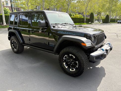 Used 2025 Jeep Wrangler Unlimited Rubicon 4xe w/ Safety Group AWD/4WD image 5