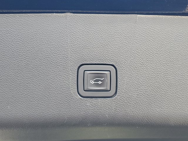 Used 2023 Chevrolet Traverse RS AWD/4WD image 9