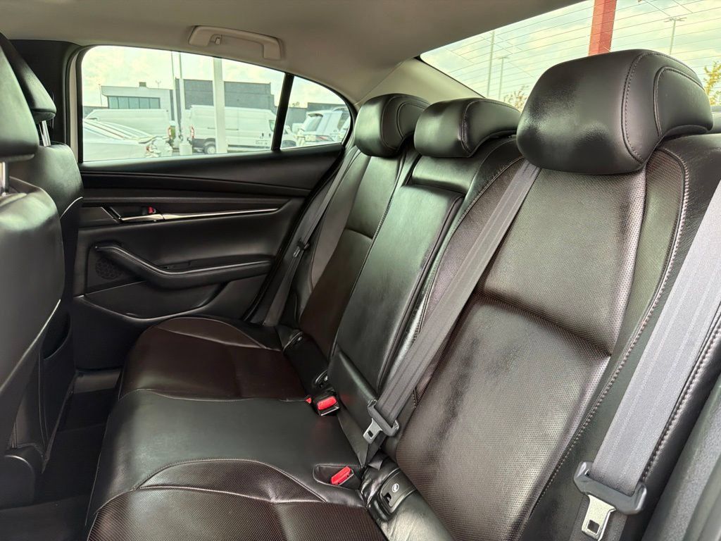 Used 2019 MAZDA MAZDA3 Sedan w/ Premium Package FWD image 17