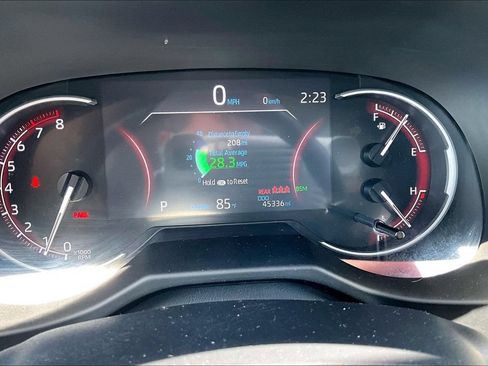 Used 2025 Toyota RAV4 XLE FWD image 19