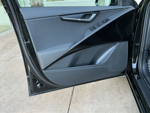 Used 2023 Kia Niro EX Touring image 14