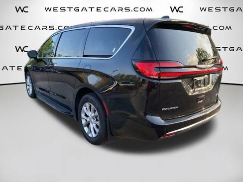 Used 2023 Chrysler Pacifica Touring-L AWD/4WD image 23