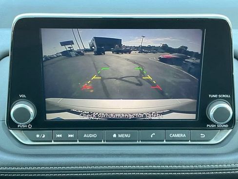 Used 2025 Nissan Rogue SV FWD image 23