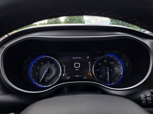 Used 2022 Chrysler Pacifica Touring-L FWD image 29