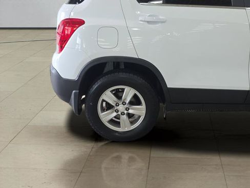 Used 2016 Chevrolet Trax LT w/ LT Convenience Package AWD/4WD image 28