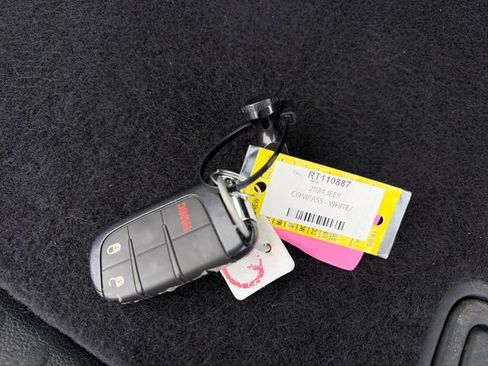 Used 2024 Jeep Compass Latitude AWD/4WD image 49