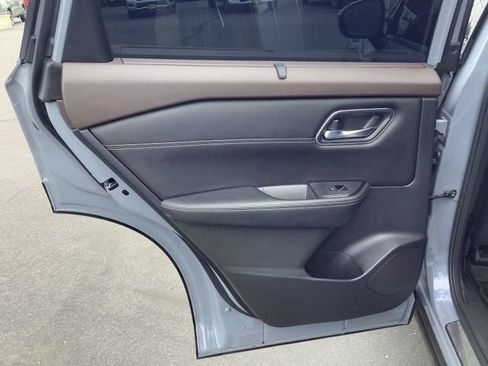 Used 2022 Nissan Rogue Platinum w/ Head-Up Display Package FWD image 25