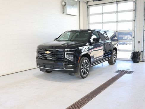 New 2025 Chevrolet Suburban High Country image 6