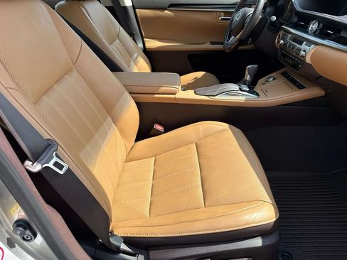 Used 2016 Lexus ES 350 w/ Luxury Package w/Wood Trim FWD image 10