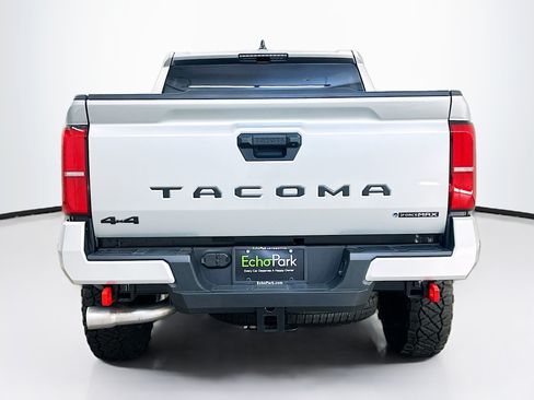 Used 2025 Toyota Tacoma TRD Off-Road AWD/4WD image 7