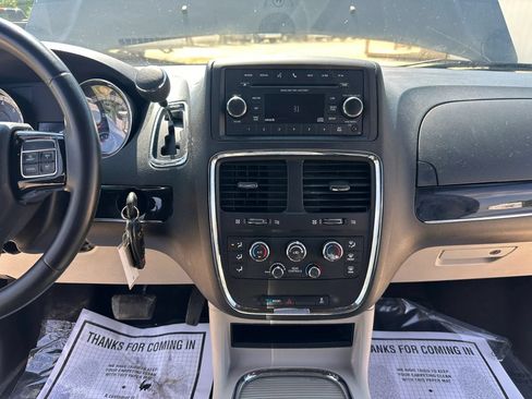 Used 2014 Dodge Grand Caravan SXT FWD image 19