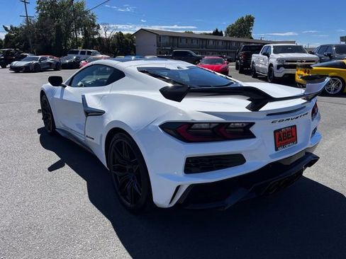 Used 2024 Chevrolet Corvette Z06 w/ Z07 Performance Package image 9
