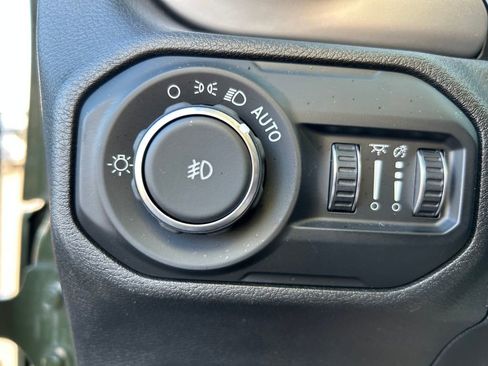 Certified 2021 Jeep Wrangler Sport S image 19