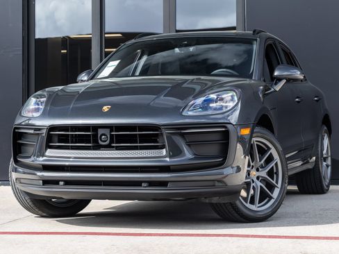 Certified 2026 Porsche Macan AWD/4WD image 1