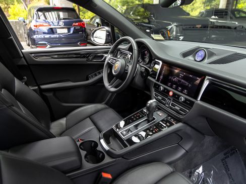 Certified 2026 Porsche Macan AWD/4WD image 53