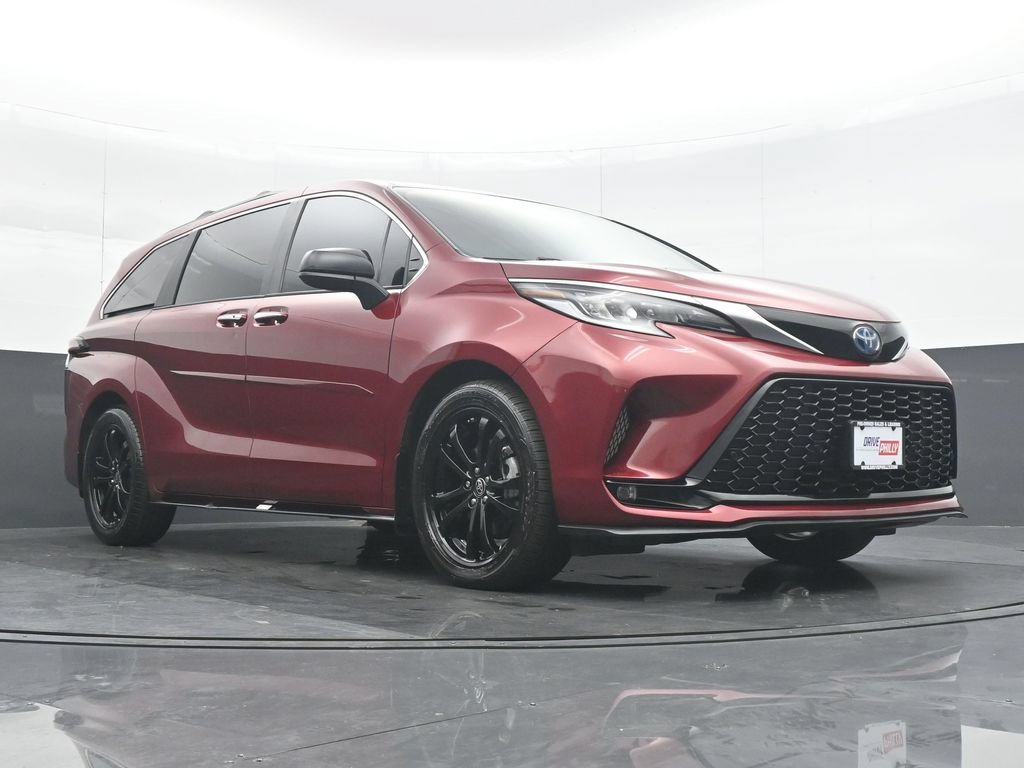Used 2024 Toyota Sienna XSE FWD image 36