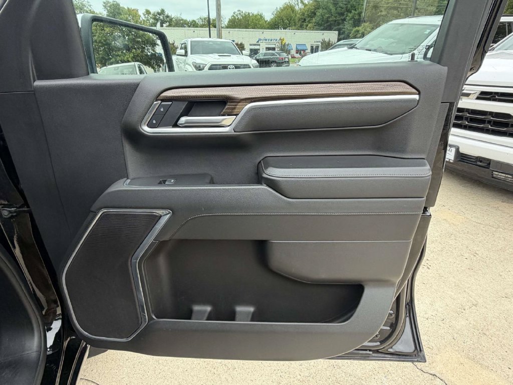 Used 2025 Chevrolet Silverado 1500 LT AWD/4WD image 8