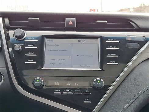 Used 2018 Toyota Camry SE w/ Moonroof Package image 12