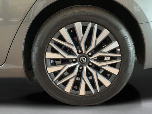 Used 2025 Nissan Altima 2.5 SV FWD image 36